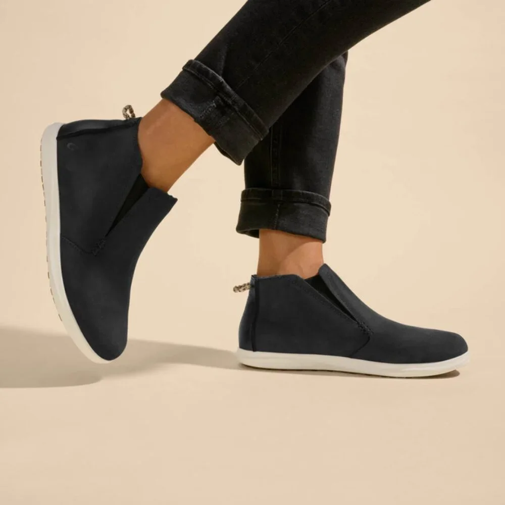 OluKai Sz. 7 Hawai'iloa Manu Hope Boots in Lava Rock